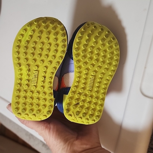 Puma sneakers. Toddler. Size 4C - Picture 7 of 9